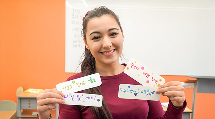 Create your own bookmark  Create your own personalized bookmark using your Korean calligraphy design.